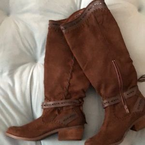 Women’s brown suede boots